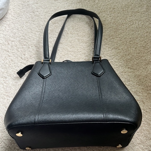 Adorable MK purse with wristlet - Picture 4 of 5